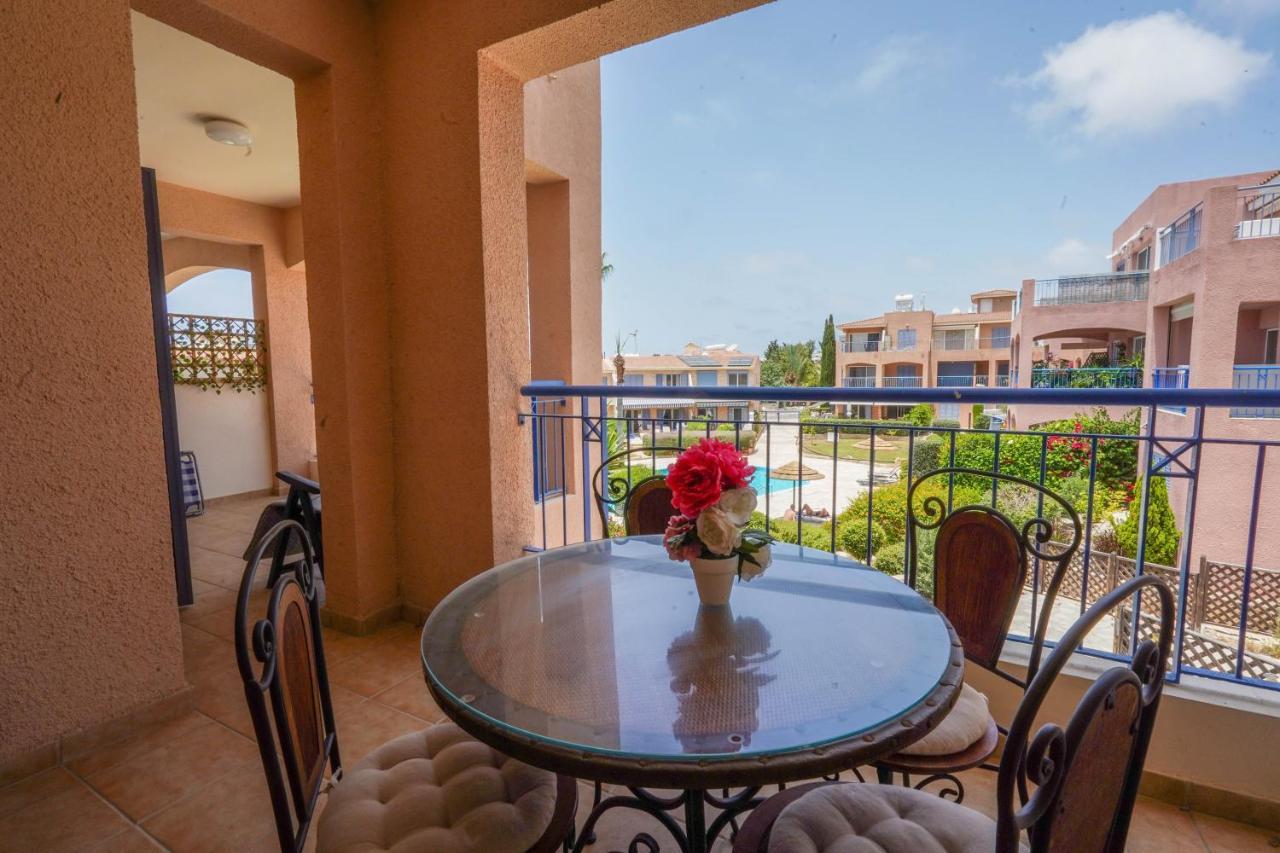 Resitour - Regina Gardens Daire Pafos Dış mekan fotoğraf