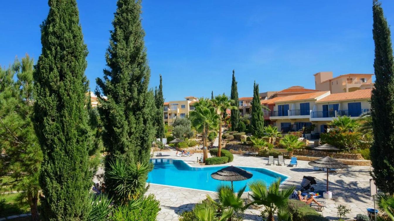 Resitour - Regina Gardens Daire Pafos Dış mekan fotoğraf